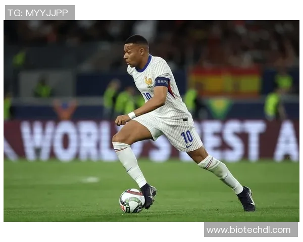 足坛巨星炫技全解析从盘带过人到射门绝技全面揭秘